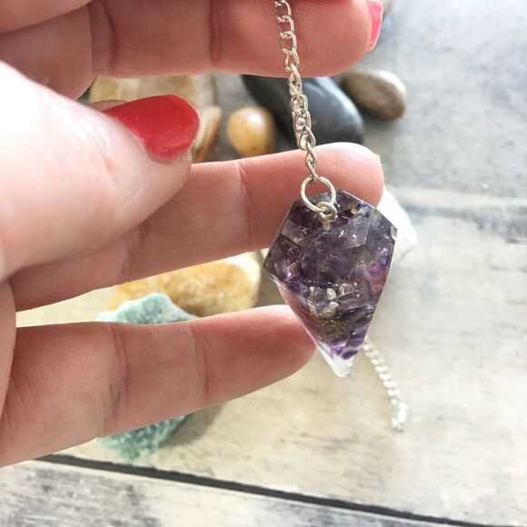 Orgone purple amethyst gemstone pendulum - Picture 4 of 4